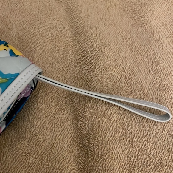 Vera Bradley Trimmed Wristlet NWT - Picture 11 of 12